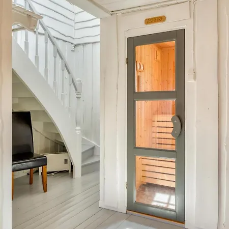 Awesome In W/ Sauna And 5 Bedrooms *