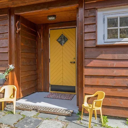 Awesome In W/ Sauna And 5 Bedrooms *