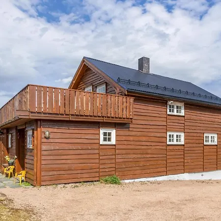 Nyaraló Awesome In W/ Sauna And 5 Bedrooms Stokmarknes
