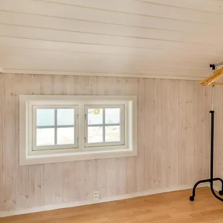 Nyaraló Awesome In W/ Sauna And 5 Bedrooms *