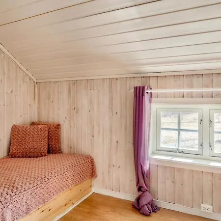 Awesome In W/ Sauna And 5 Bedrooms Stokmarknes