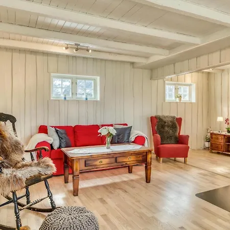 Awesome In W/ Sauna And 5 Bedrooms Σπίτι διακοπών Stokmarknes