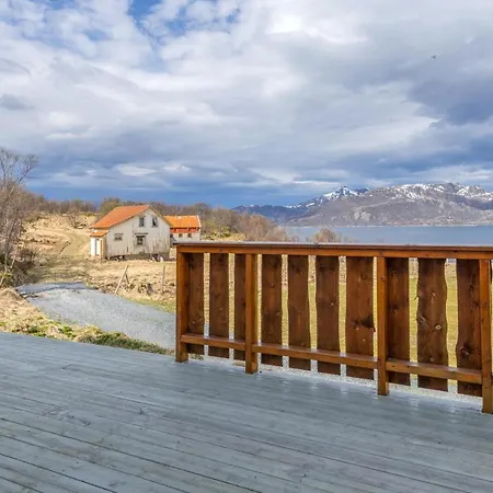 Σπίτι διακοπών Awesome In W/ Sauna And 5 Bedrooms Stokmarknes